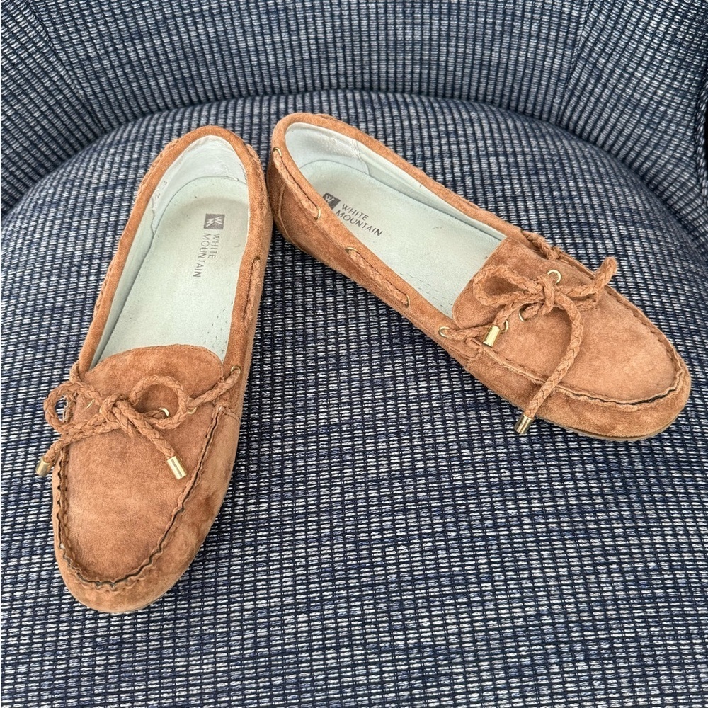 White Mountain ‘Surf’ Suede Moccasins - Picture 5 of 11